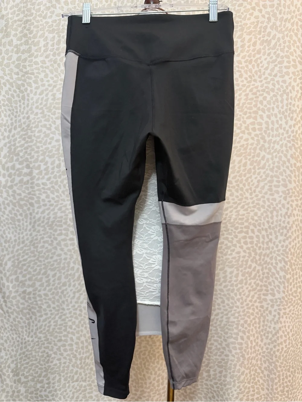 Women’s (Lg) Black and Gray Colorblock Leggings
